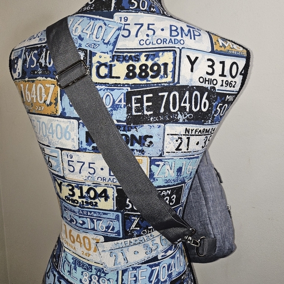 NEW Victoria Tourist Sling Bag Convertible - Picture 2 of 6